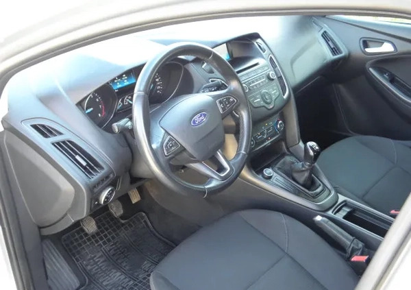 Ford Focus cena 39900 przebieg: 130000, rok produkcji 2017 z Kunów małe 466